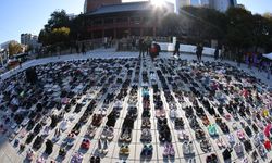 Seul’ün merkezine ayakkabı bırakıldı: 2 bin!