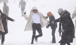 Bursa Uludağ'da kar sevinci böyle görüntülendi