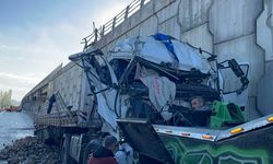 Eskişehir'de feci kaza: 2 TIR köprüden uçtu