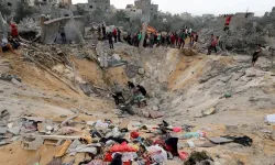 İsrail, sivil yerleşim bölgesini vurdu: 13 ölü!