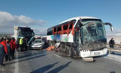 Sivas'ta otobüs kazası: Ölü ve yaralılar var