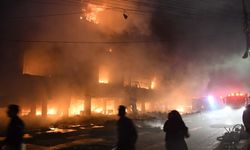 Pakistan'da mobilya çarşısında yangın: 5 ölü!