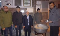 Eskişehir'deki muhtar adayı camilerde çorba dağıtıyor