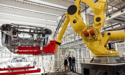 Tesla fabrikasında robotun mühendise saldırdığı ortaya çıktı!