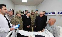 Bakan Güler, Şırnak’ta tedavi gören yaralı askerleri ziyaret etti!