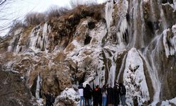 Girlevik Şelalesi dondu, görenler hayran kaldı