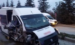 Eskişehir'de işçi servisi kaza yaptı: 12 yaralı