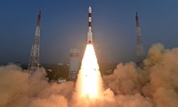 Hindistan, uzaya gözlem uydusu fırlattı!