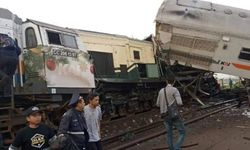 Endonezya’da iki yolcu treni çarpıştı: 3 ölü!