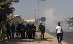 Senegal’de seçimler ertelendi: Sokaklar karıştı!