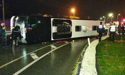 Balıkesir'de yolcu otobüsü devrildi: 1 ölü 20 yaralı