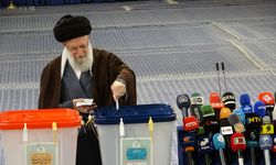 İran Dini Lideri Hamaney, Tahran'da oyunu kullandı