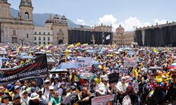 Kolombiya’da binlerce kişiden hükümet karşıtı protesto!