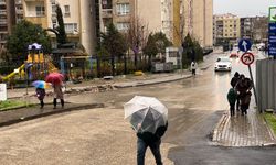 Bursa’da şiddetli yağmur hayatı olumsuz etkiledi!