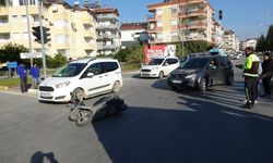 Otomobille motosiklet çarpıştı: 1 yaralı!