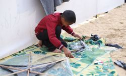 Gazze’de çocuklar acılarını uçurtmalarla unutmaya çalışıyor!
