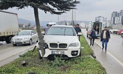 Otomobil ağaca çarptı: 1 yaralı!