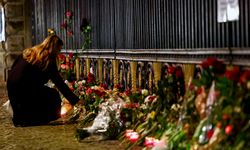 Rusya’daki konser saldırısında ölenler çiçeklerle anılıyor!