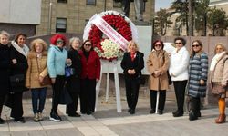 Türk Kadınlar Birliği çelenk sundu!