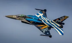 Yunanistan’da F-16 savaş uçağı denize düştü