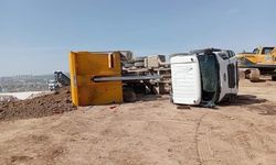 Elazığ’da kamyon devrildi: 1 yaralı!