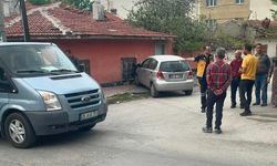 Eskişehir'de 2 araç çarpıştı, otomobil bakın nasıl durabildi?