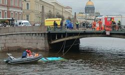Yolcu otobüsü nehre düştü: 7 ölü