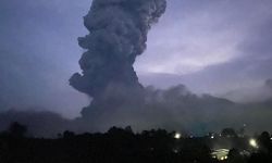 Filipinler’deki Kanlaon Yanardağı’nda patlama
