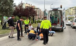 Seyir halindeki motosikletten düşen kadın yaralandı