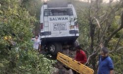 Hindistan’da otobüse saldırı: 10 ölü