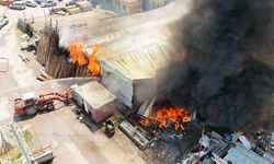 Aksaray’da kereste fabrikası alev alev yandı