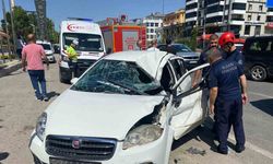 Elazığ’da otomobil tıra çarptı: 3 yaralı