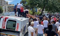 Hasta taşıyan ambulans devrildi: 4 yaralı