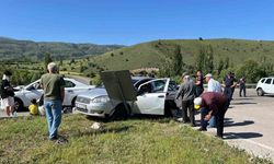 Sivas’ta otomobiller çarpıştı: 2’si çocuk 8 yaralı