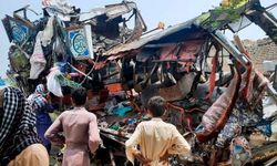 Pakistan’da yolcu otobüsü alev aldı: 3 ölü, 10 yaralı