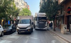 Eskişehir'de bu kamyonet trafiği kilitledi!