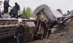 Rusya’da tren raydan çıktı: 100 yaralı