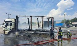 Akaryakıt istasyonunun önünde alev alev yandı