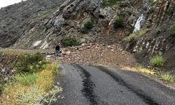 Erzurum’da sel nedeniyle yol çöktü