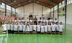 Anneler ve kızları voleybol eğitiminde!