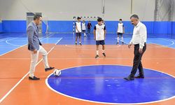 Futsal turnuvası il müdürlerinin vuruşuyla başladı