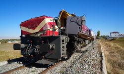 Yolcu treni beton pompasına çarptı; 1 ölü, 2 yaralı