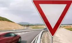 Trafik levhaları yenileniyor!