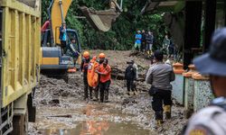 Endonezya'da sel ve toprak kayması: 20 ölü