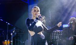 İrem Derici'den muhteşem performans