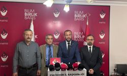 Politikalar uçuruma sürüklüyor