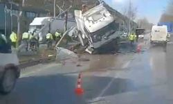 Buzlanma nedeniyle kontrolden çıkan tır refüje girdi