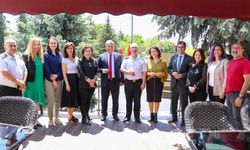 Eğitim sonunda plaket takdim edildi