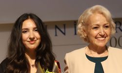 Mezuniyet töreninde duygulandıran buluşma