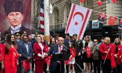 Türk Bayrağı Wall Street'te göklere çekildi